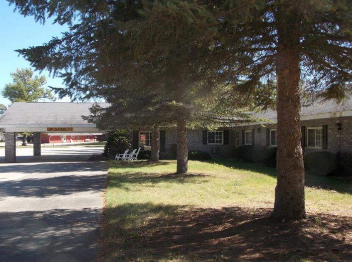 Redwood Motor Inn - Web Listing (newer photo)